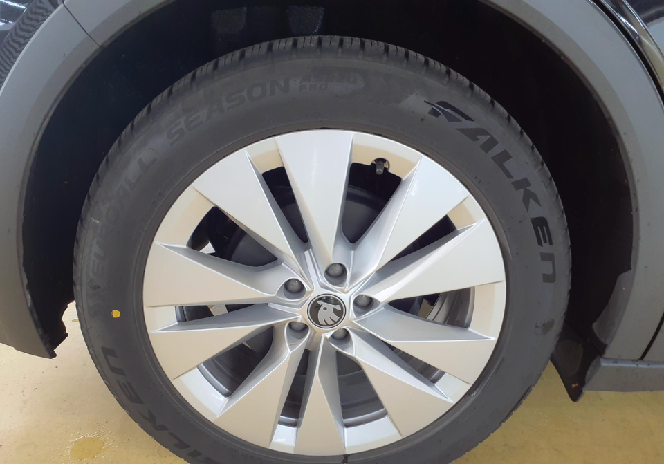 Skoda Elroq 85 iV Loft 5d