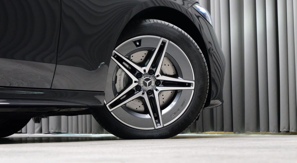 Mercedes C300 de 2,0 AMG Line stc. aut. 5d