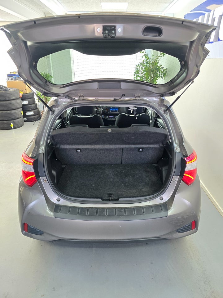 Toyota Yaris 1,5 Hybrid H3 Limited Smart e-CVT 5d