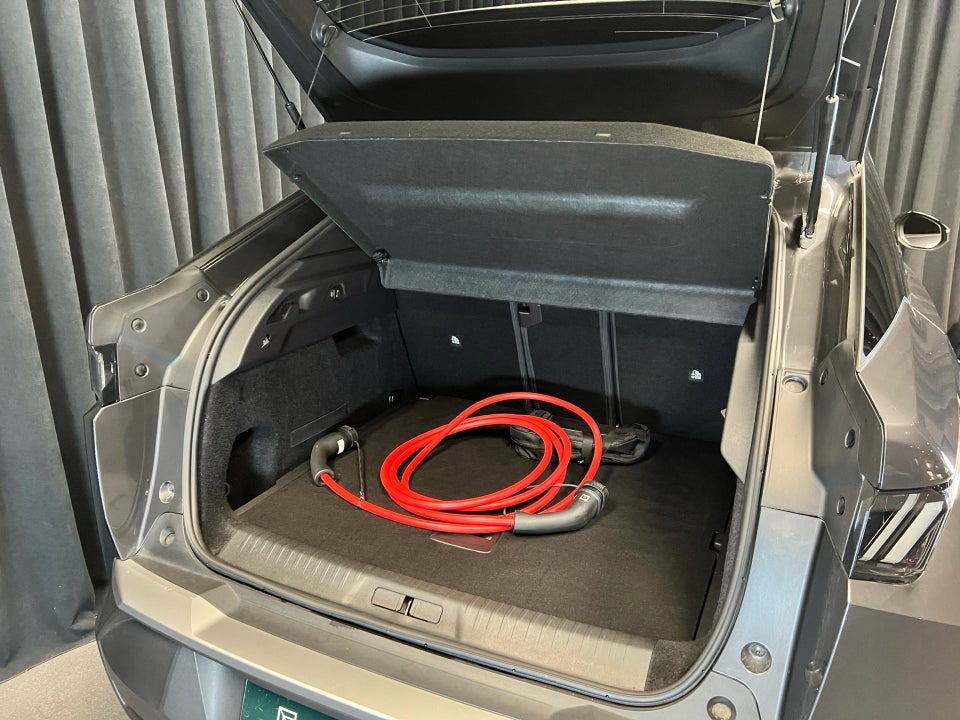 Peugeot e-3008 77 GT 5d