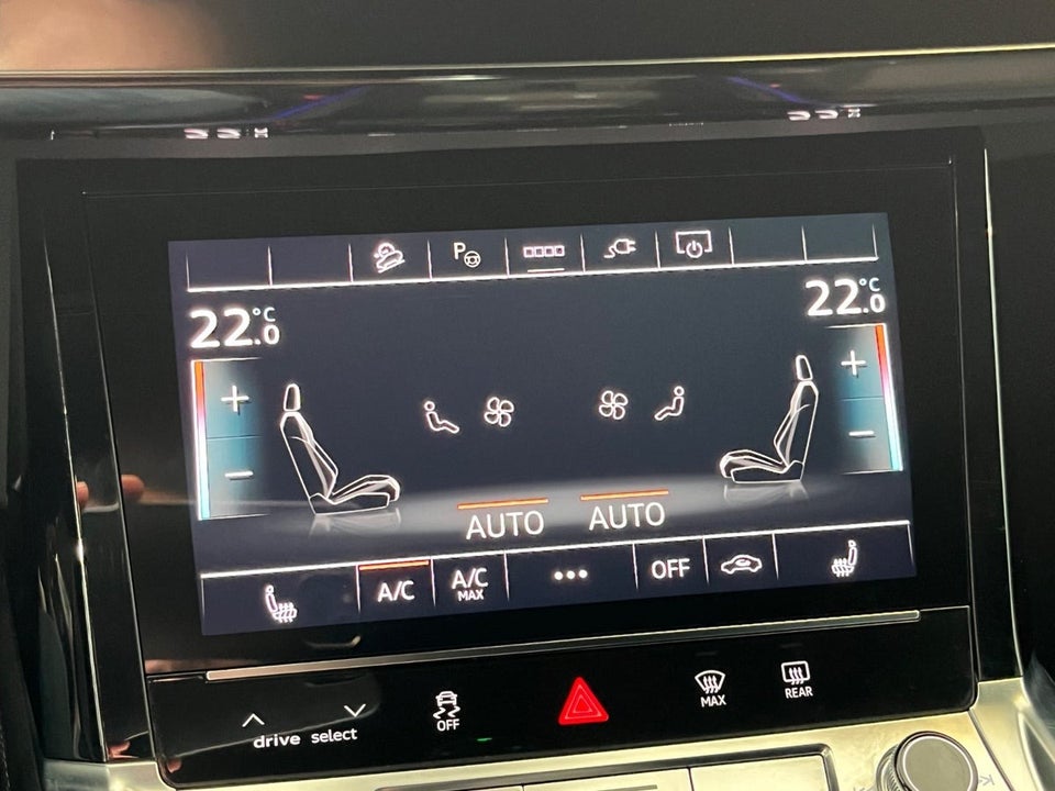 Audi Q8 e-tron 55 S-line quattro 5d