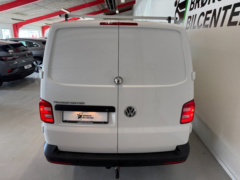 VW Transporter 2,0 TDi 102 Kassevogn kort
