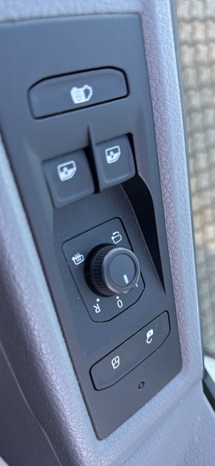 VW Transporter 2,0 TDi 110 Kassevogn lang