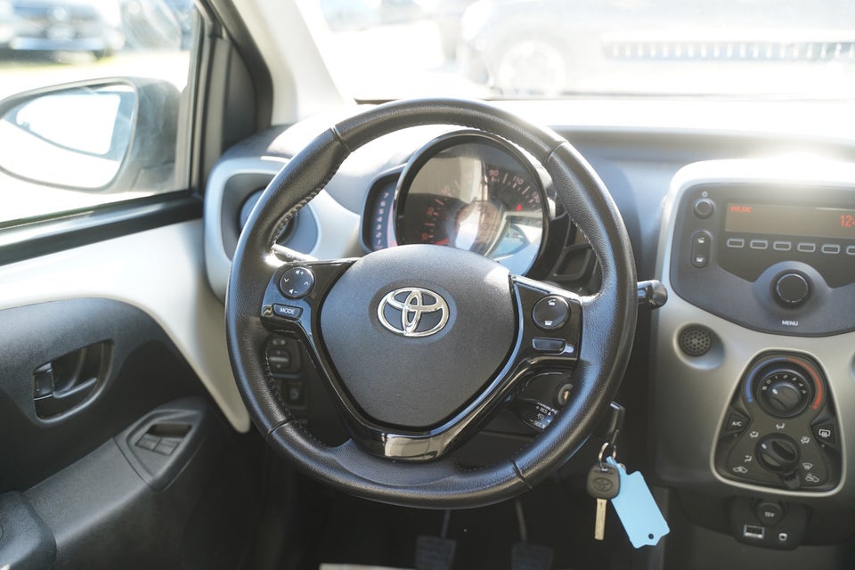 Toyota Aygo 1,0 VVT-i x-play 5d