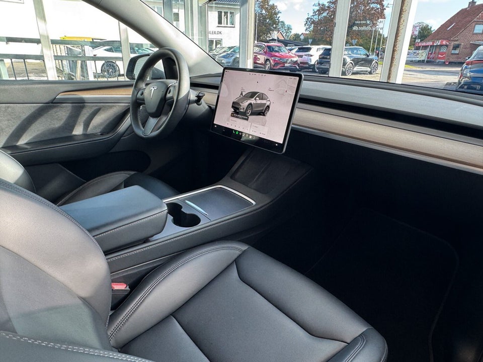 Tesla Model Y Long Range AWD 5d