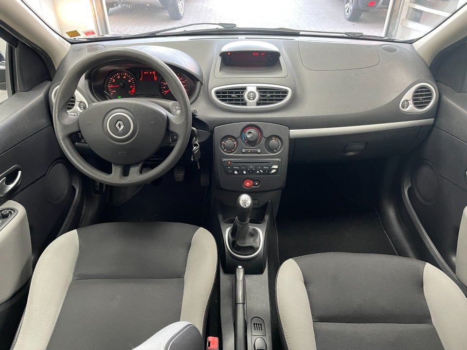 Renault Clio III 1,2 16V Authentique Sport Tourer 5d