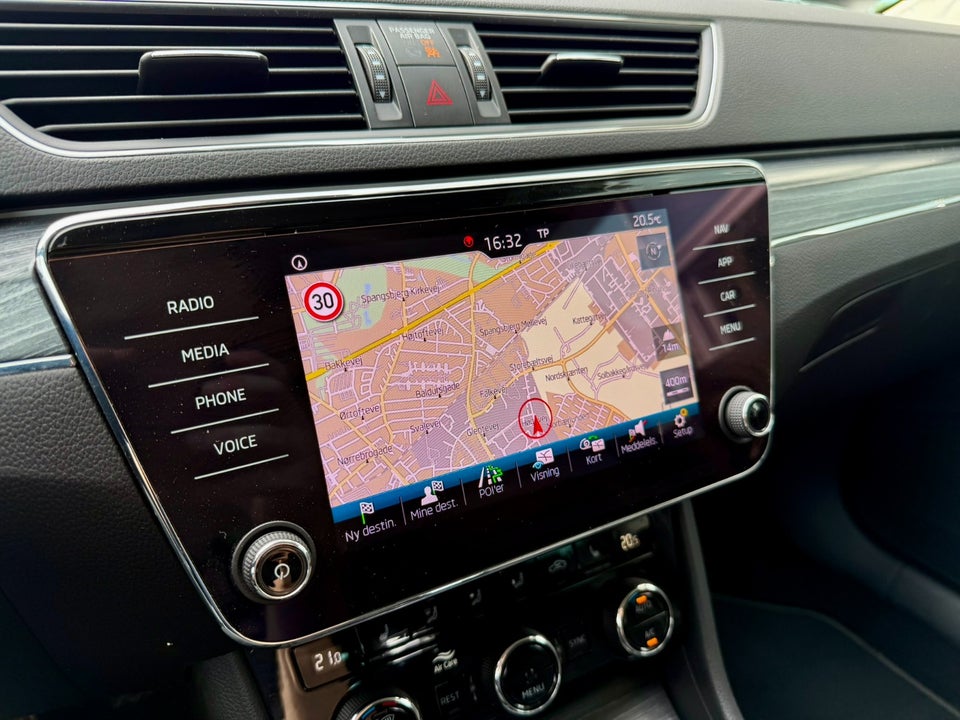 Skoda Superb 2,0 TDi 150 Business Executive Combi DSG 5d