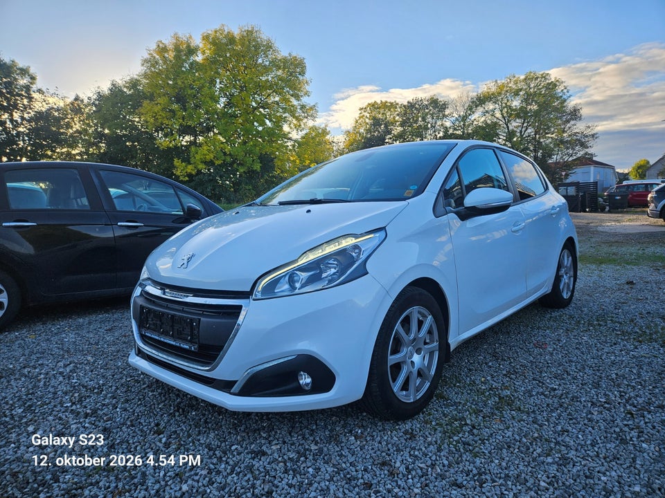 Peugeot 208 1,2 VTi 82 Signature Sky 5d