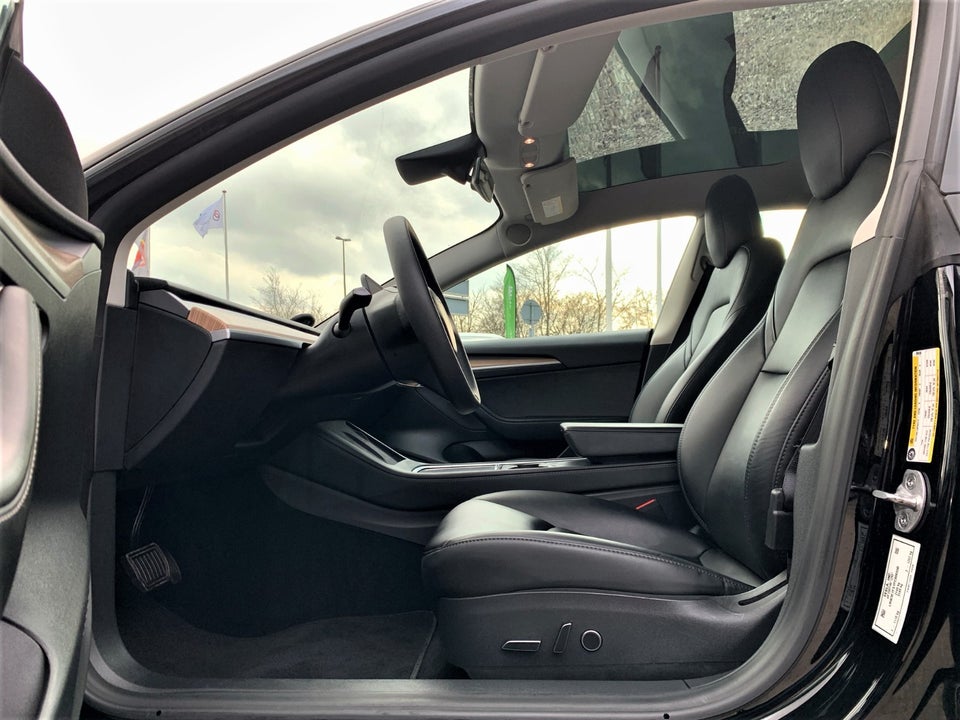 Tesla Model 3 RWD 4d