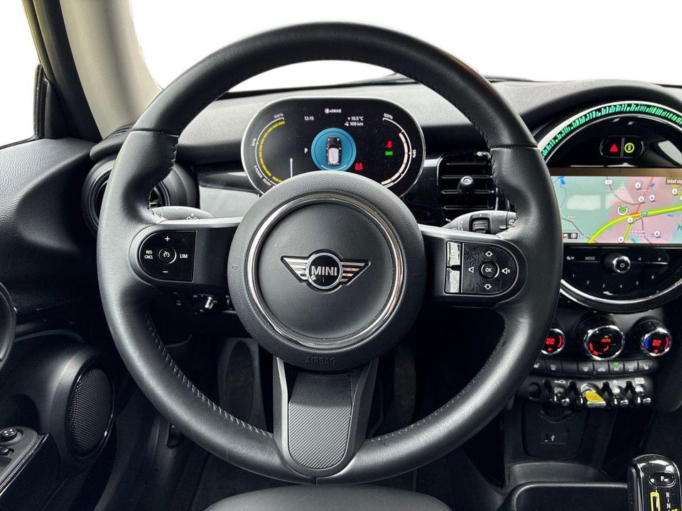 MINI Cooper SE Essential 3d