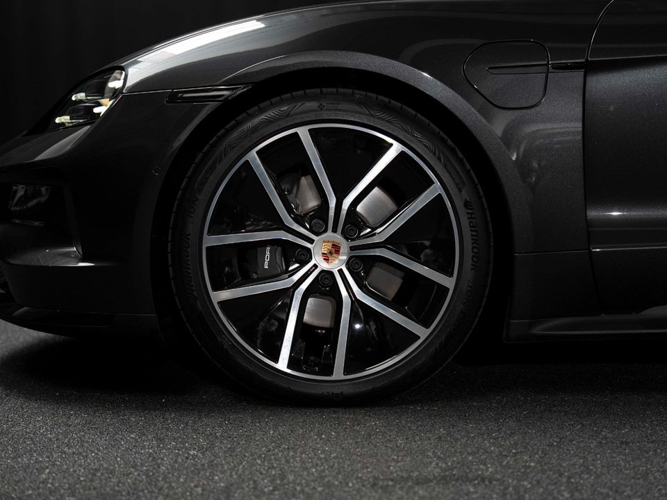 Porsche Taycan Performance+ Black Edition 4d