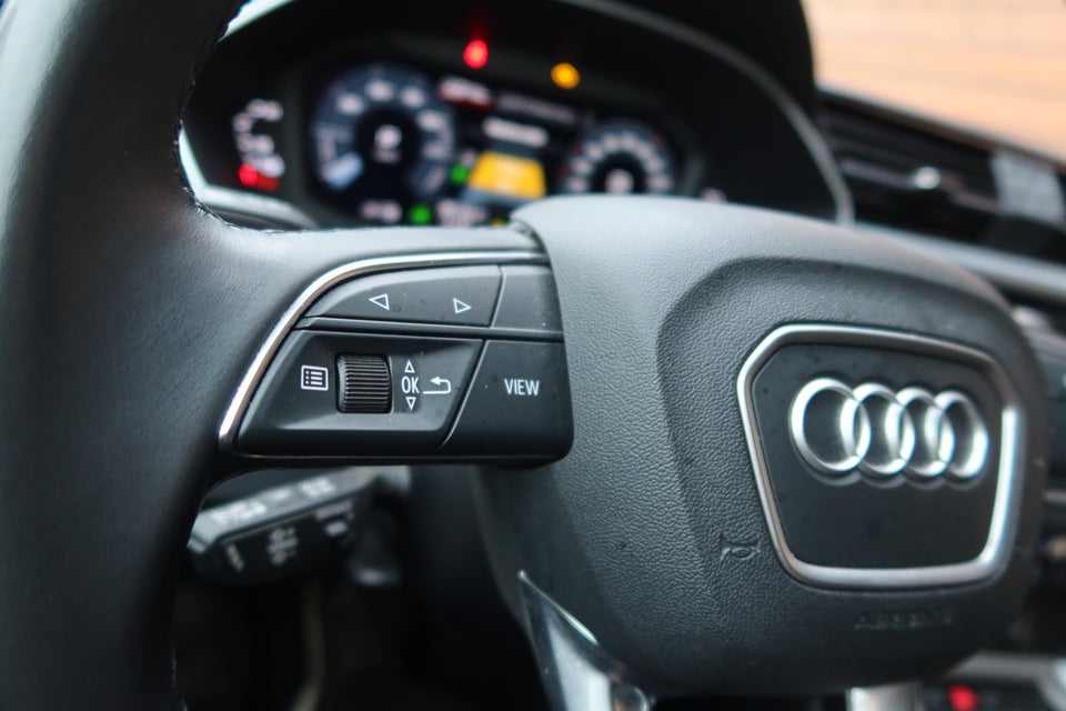 Audi Q3 45 TFSi e Attitude plus S-tr. 5d