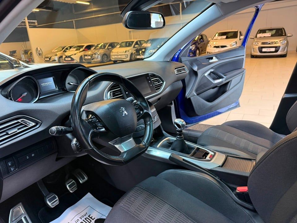 Peugeot 308 1,2 PureTech 130 Selection Sky SW 5d