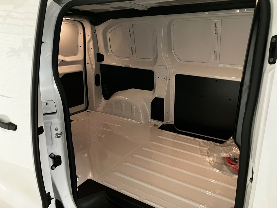 Peugeot e-Expert 50 L2 Plus Van