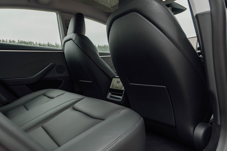 Tesla Model 3 RWD 4d