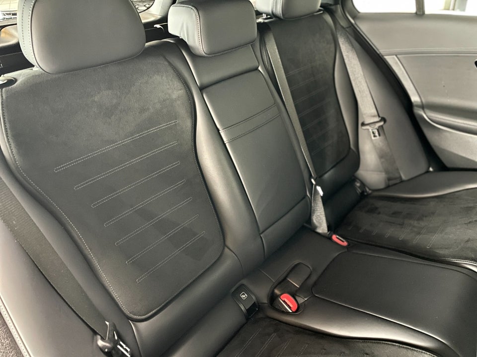 Mercedes C300 e 2,0 AMG Line stc. aut. 5d