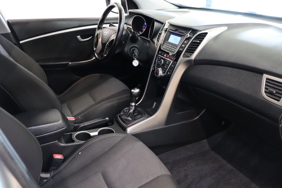 Hyundai i30 1,6 GDi XTR CW Eco 5d