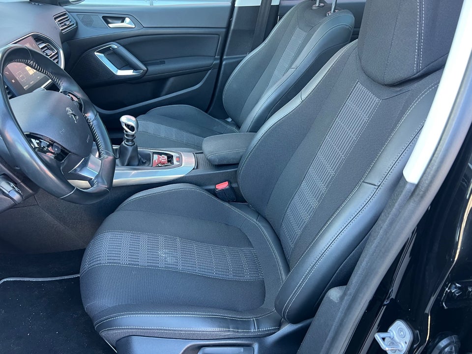 Peugeot 308 1,5 BlueHDi 130 Allure Sky SW 5d