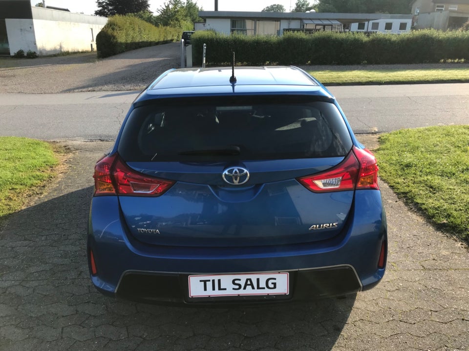 Toyota Auris 1,3 VVT-i T2 5d