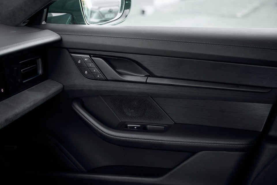 Porsche Taycan GTS Performance+  4d