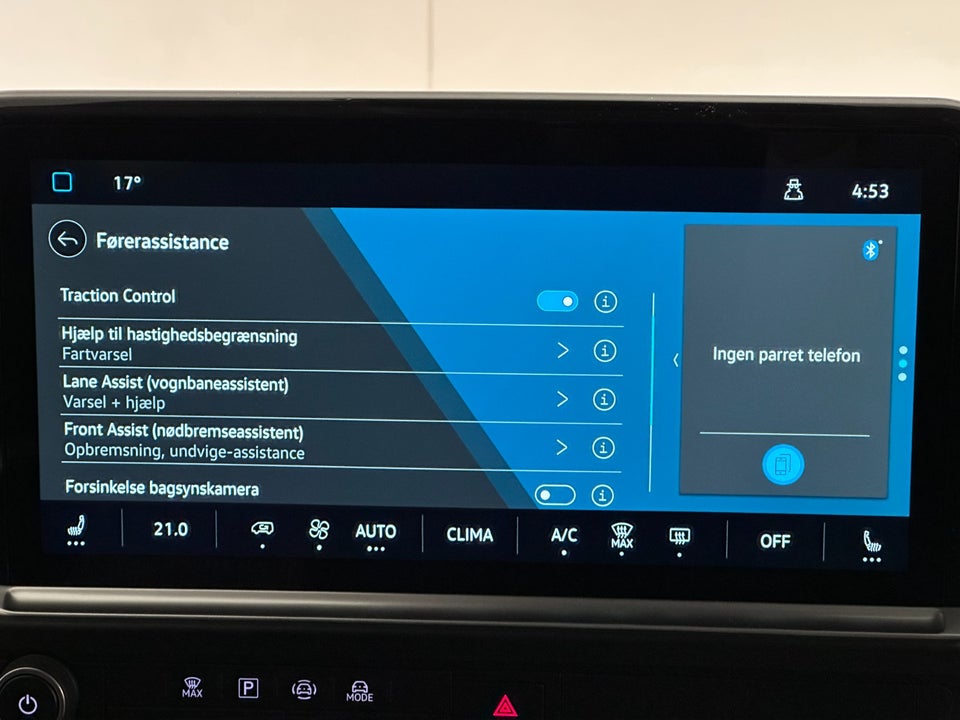 VW e-Caravelle 64 Style SWB