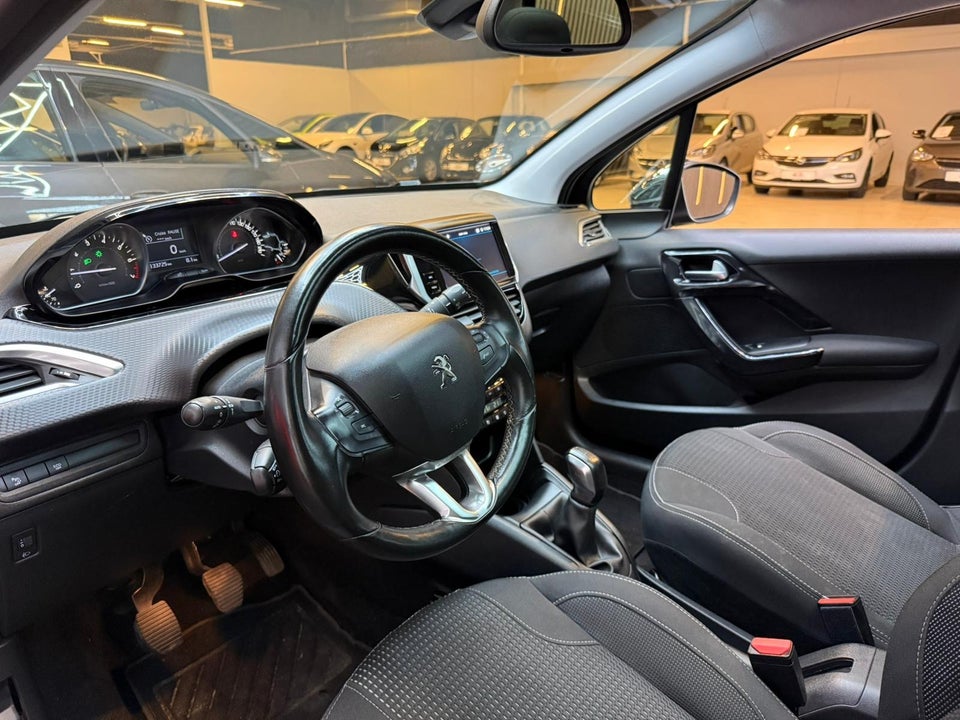 Peugeot 208 1,2 PureTech 82 Allure Sky 5d