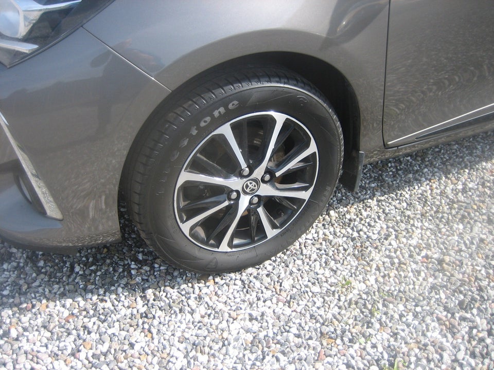 Toyota Yaris 1,5 VVT-i T2 Premium 5d