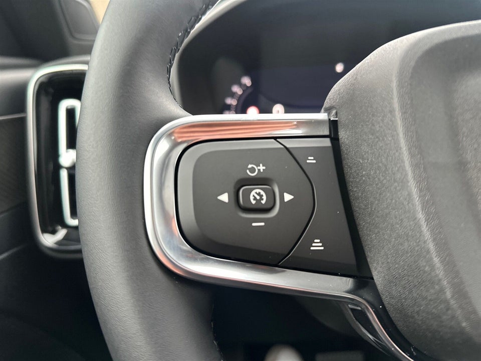 Volvo EX40 Extended Range Black Edition Excess 5d