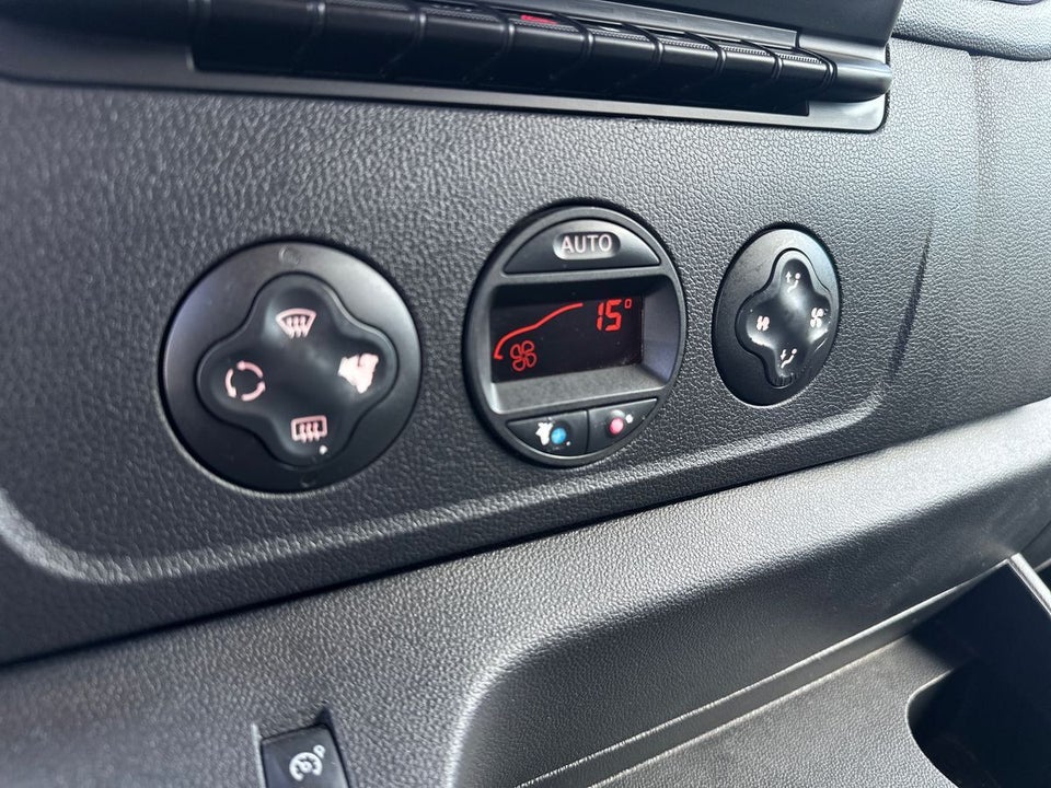 Nissan NV400 2,3 dCi 135 L2H2 Kassevogn