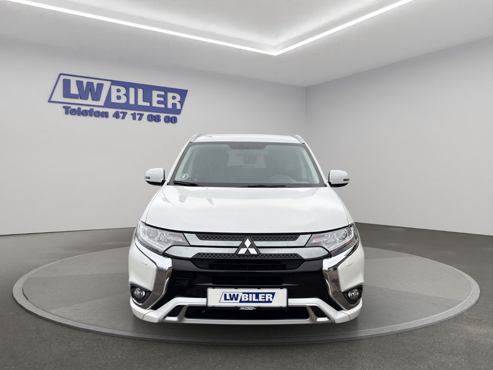 Mitsubishi Outlander 2,4 PHEV Invite CVT 4WD 5d