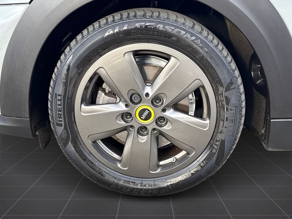 MINI Cooper SE Essential 3d