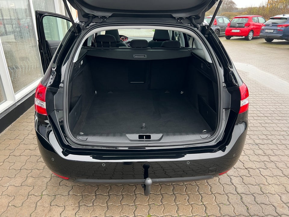Peugeot 308 1,5 BlueHDi 130 Allure Sky SW 5d