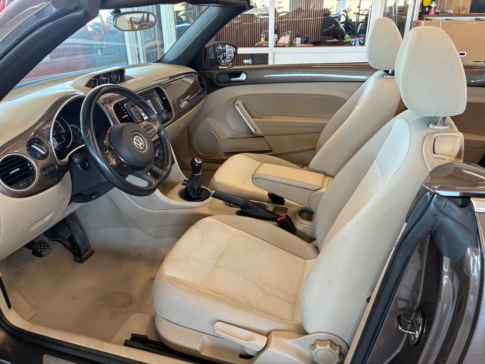 VW The Beetle 1,2 TSi 105 Design Cabriolet 2d