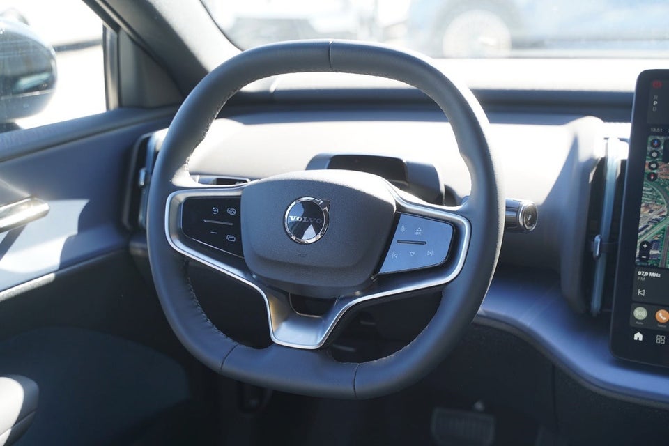 Volvo EX30 Extended Range Plus 5d