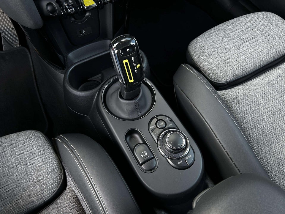 MINI Cooper SE Classic Trim 3d