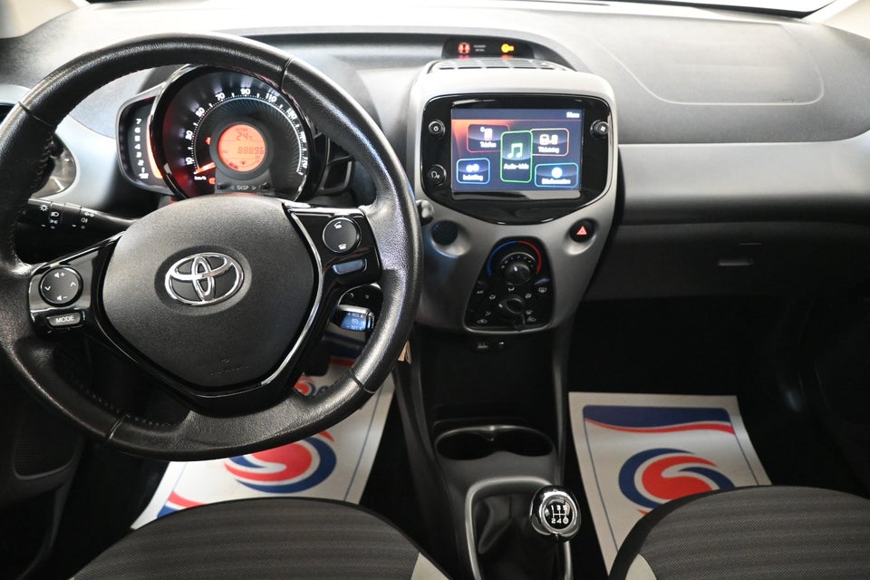 Toyota Aygo 1,0 VVT-i x-play 5d