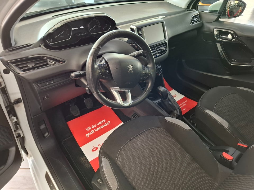 Peugeot 208 1,6 BlueHDi 100 Chili Sky 5d