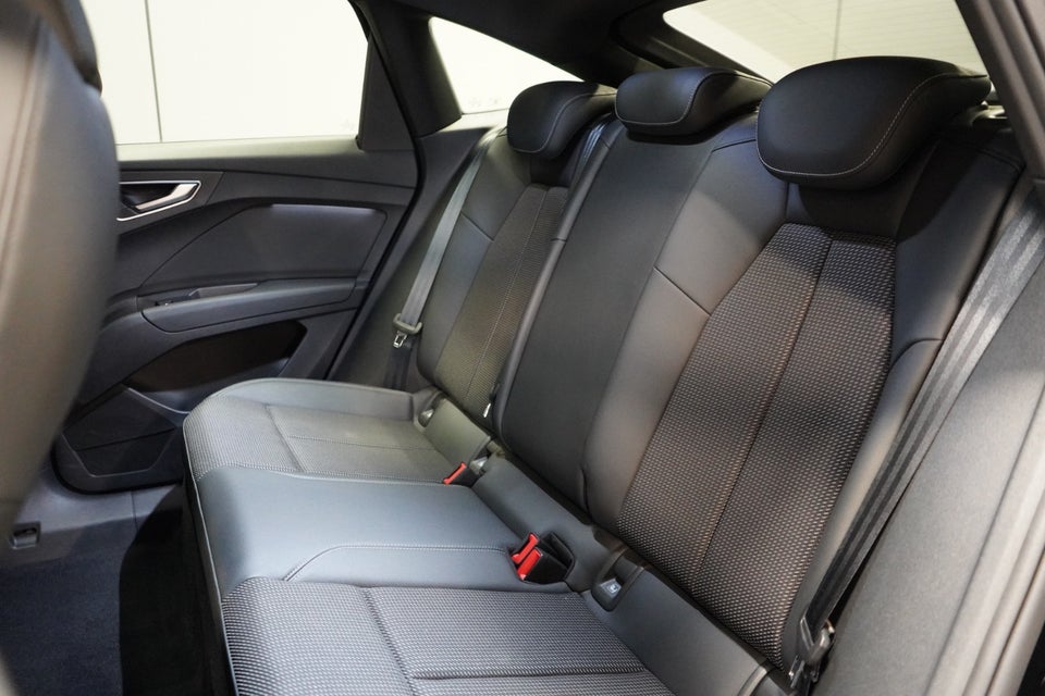 Audi Q4 e-tron 35 S-line Sportback 5d