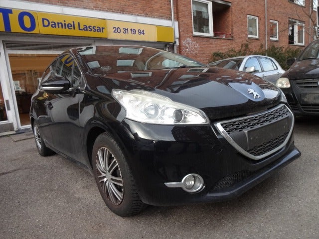 Peugeot 208 1,2 VTi Allure Sky 5d