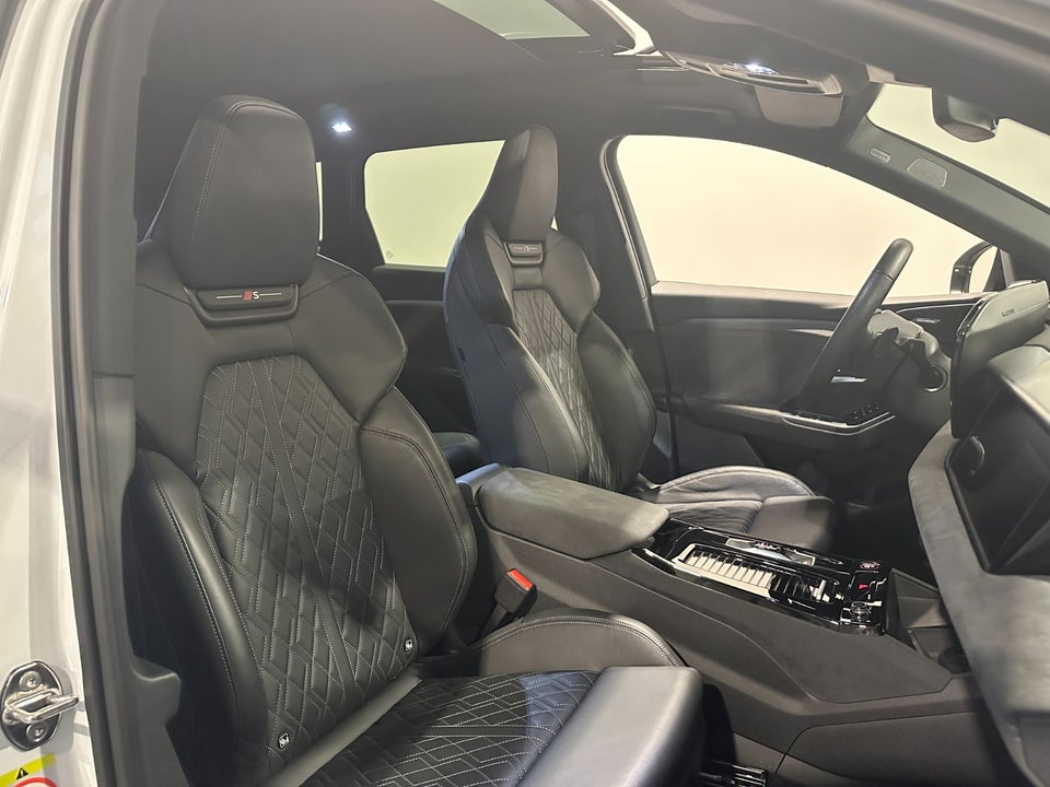 Audi SQ6 e-tron quattro 5d