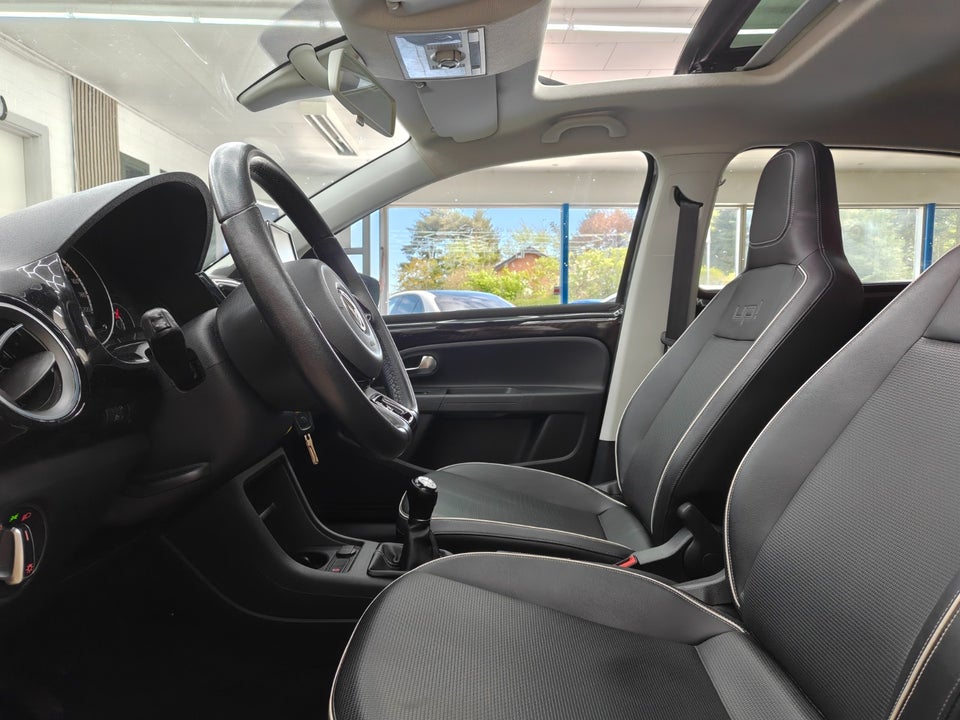 VW Up! 1,0 75 Black Up! 5d