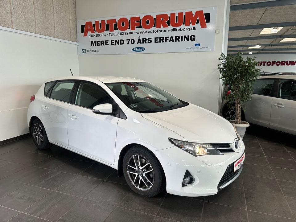 Toyota Auris 2,0 D-4D T2+ 5d