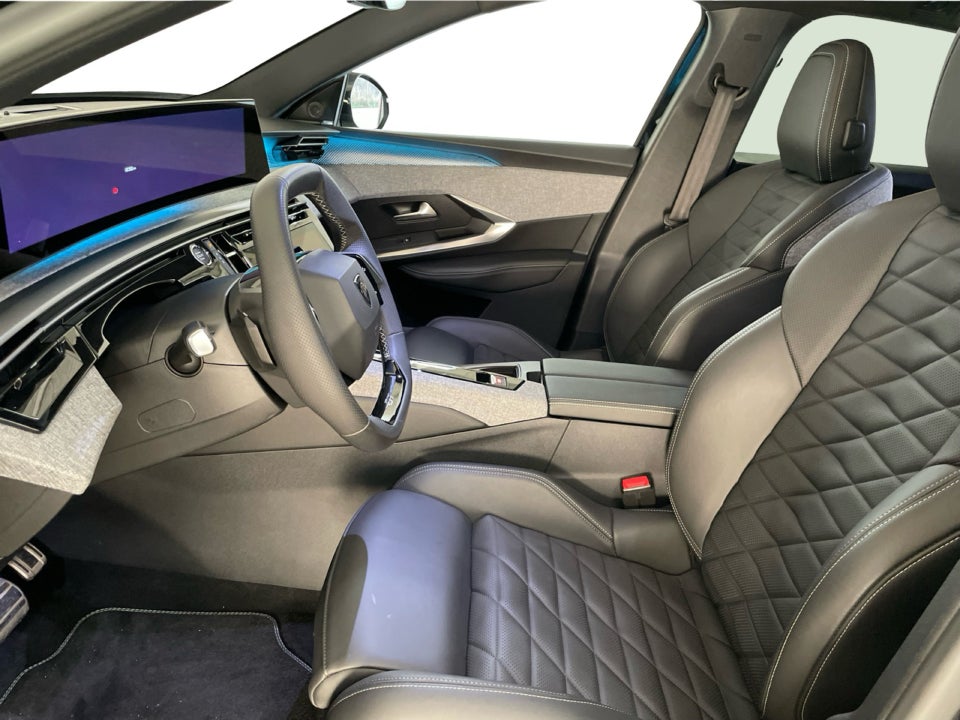 Peugeot e-3008 77 GT Pack 5d