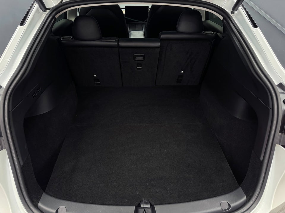 Tesla Model Y Long Range AWD 5d