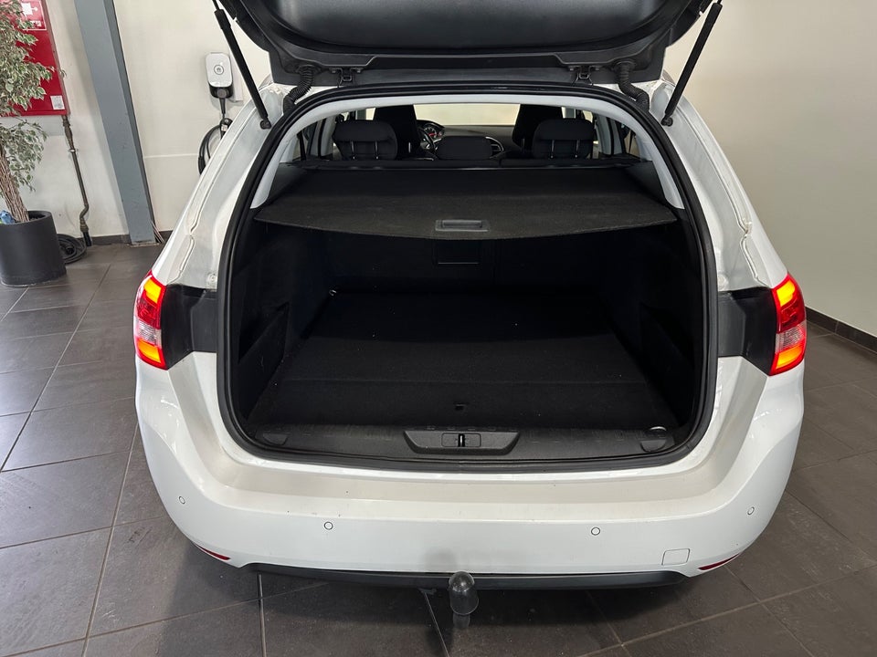 Peugeot 308 1,6 BlueHDi 120 Style SW 5d
