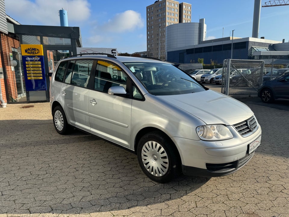 VW Touran 2,0 FSi Trendline DSG Van 5d