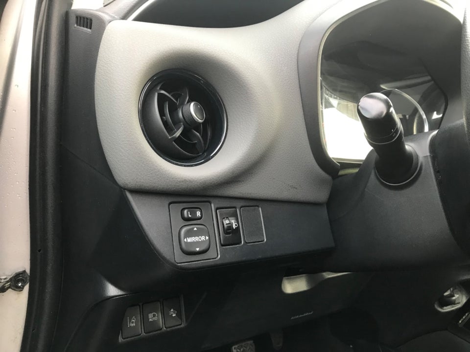 Toyota Yaris 1,0 VVT-i T2 5d