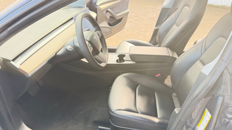 Tesla Model 3 Long Range AWD 4d