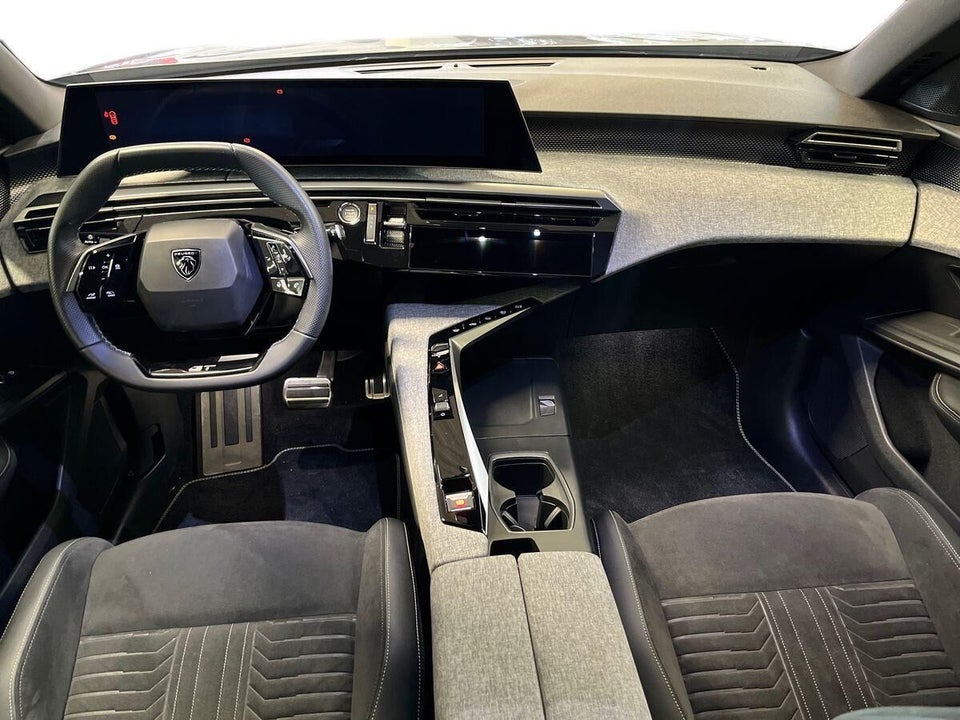 Peugeot e-3008 77 GT 5d