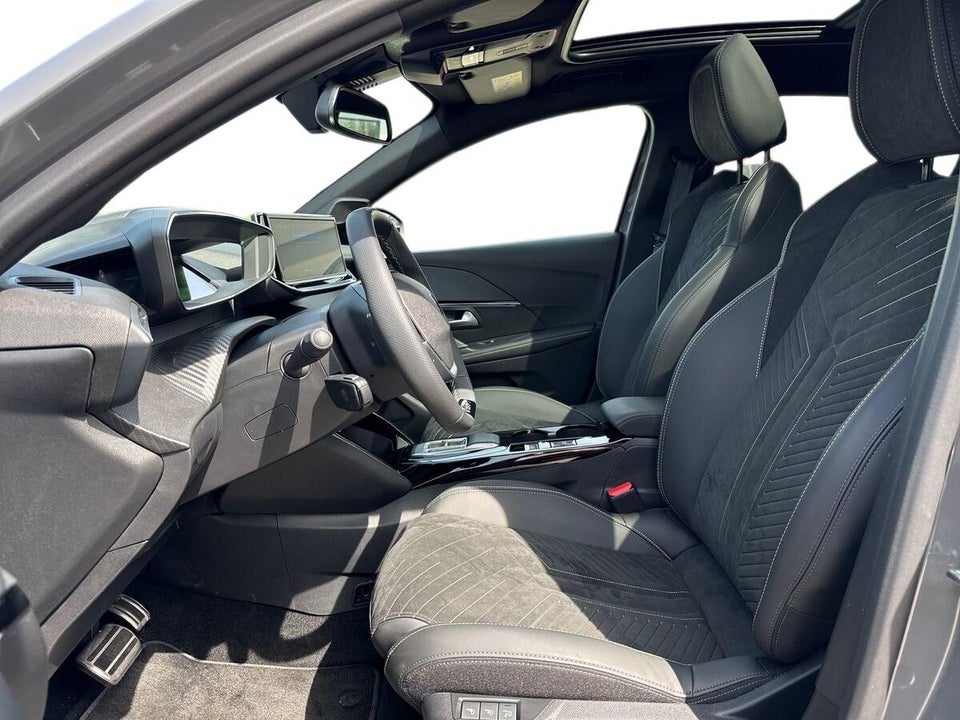 Peugeot e-208 54 GT Pack 5d